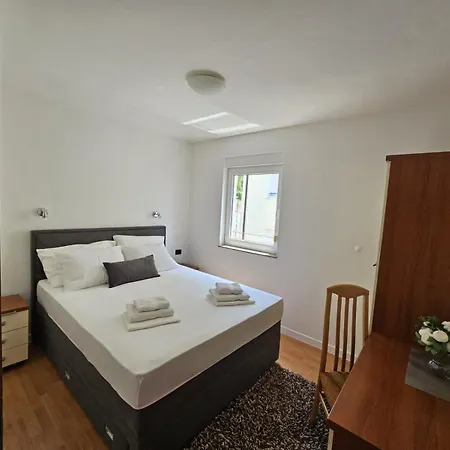 Apartment Pekera *