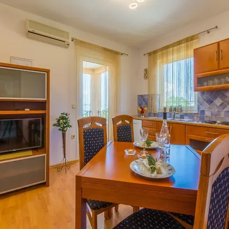Apartment Pekera *